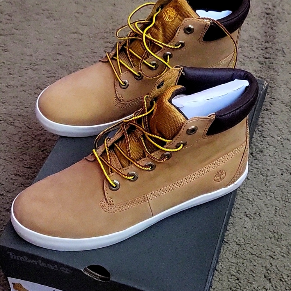 BNWB Womens  timberland boots